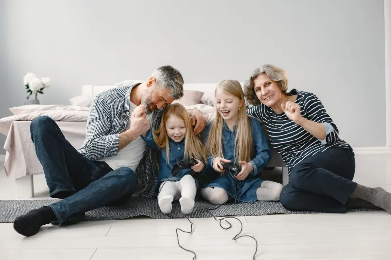 Longe Mas Perto: O Que Famílias Lusófonas Fazem Para Não Perder o Fio da Meada